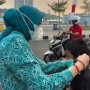 Filipina Imbau Warga Pakai Masker N95, Warga Kalteng Dibagikan Masker Biasa di Tengah Kepungan Asap
