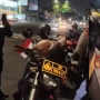 Maling di Margonda Ditelanjangi Warga Usai Kepergok Curi Motor Milik Tukang Kikil