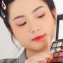 Dandan Tak Menurunkan IQ: Siapa Bilang Perempuan Cantik Tak Bisa Cerdas?