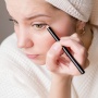 4 Eyeliner Pensil Wudhu Friendly, Mudah Dibersihkan dan Bisa Dipakai Lagi Setelah Salat