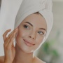 5 Rekomendasi Essence Ekstrak Beras untuk Wajah Halus, Lembap, dan Glowing