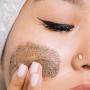 Face Scrub untuk Apa? Kenali Bedanya dengan Sabun Cuci Muka Biasa