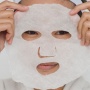 Apa Manfaat Sheet Mask untuk Kulit Kering? Ini 3 Rekomendasinya yang Melembapkan