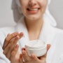 Kulit Mulai Kendur di Usia 35? Ini 5 Rekomendasi Moisturizer Terbaik untuk Jaga Kekenyalan Wajah