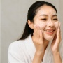 Kulit Bebas Breakout! 5 Low pH Cleanser Tea Tree yang Ramah Skin Barrier