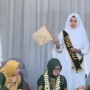 Viral Diduga Ibu Pejabat Dikipasi Saat Makan di Acara Maulid bak Zaman Firaun, Netizen Sindir Telak