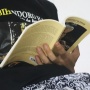 Media Sosial vs Buku: Apakah Membaca Sesuatu yang Disukai Benar-benar Bikin Pintar?