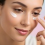 5 Eye Cream Kemasan Jar untuk Bikin Area Mata Tampak Cerah dan Awet Muda
