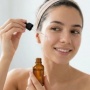 Bye Garis Halus! 4 Serum Adenosine Jaga Wajah Tetap Kenyal Tanpa Iritasi