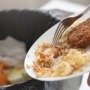 Tong Kalap, Tong Nyesa: Siasat Kafe di Bandung Kurangi Limbah Makanan