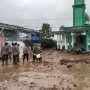 Banjir Bandang Solok: 4 Warga Luka, 11 Kantor Pemerintahan dan Puluhan Kendaraan Rusak Parah