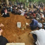 Jenazah ABK Arupadhatu 1 Dimakamkan, 7 Korban Masih Hilang