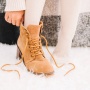 Bagaimana Cara Membersihkan Sepatu Suede yang Terkena Air? Ikuti 5 Tips Ini