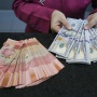 Rupiah Unjuk Gigi Paling Kuat se-Asia ke Level Rp17.894/USD
