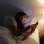 Dari Sebentar Saja Jadi Berjam-jam: Jebakan Doomscrolling Sebelum Tidur?