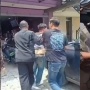 Gaya-gayaan Ngaku Polisi dan Todong Warga, Pria di Duren Sawit Habis Dikeroyok Massa!