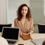 Stop Merasa Nggak Enakan! Ini Alasan Perempuan Wajib Berani Nego Gaji Saat 'Interview'