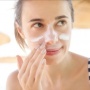 Anti-Breakout! 4 Hybrid Sunscreen Mugwort Redakan Kemerahan dan Iritasi