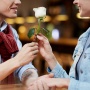 Urutan Zodiak Paling Romantis dan Jago Memberikan Kejutan Manis