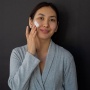 Dokter Sarankan Tetap Pakai Sunscreen Meski di Dalam Ruangan, Ini Alasannya