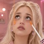 Biar Mata Panda Nggak Bikin Makeup Abu-Abu, Catat Trik Pakai Corrector Orange Ini