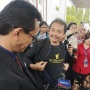 Gaya Roy Suryo di Persidangan: Pakai Kaus 'Sido Mundur' untuk Sindir Gibran Soal Ijazah