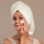 8 Rekomendasi Sunscreen Pemudar Flek Hitam untuk Usia 50 Tahun ke Atas