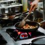 6 Tips Mudah Menumis Cabai dan Masakan Pedas agar Tidak Bikin Bersin