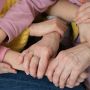Dilema Sandwich Generation: Ketika Memilih Diri Sendiri Terasa Sangat Egois