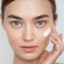 Kulit Auto Adem! 5 Calming Moisturizer Buat Redakan Kemerahan Saat Breakout
