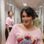 Sinopsis Film Naik Level: Ambisi Davina Karamoy Bawa Salon Kampung Menembus Kelas Mewah