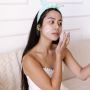 Moisturizer atau Sunscreen Dulu? Ini Urutan Pemakaian yang Benar di Pagi Hari