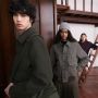 Inspirasi Gaya Preppy Kampus Inggris, Kemeja Kotak-Kotak hingga Sweater Jadi Andalan