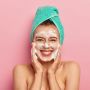 Apakah Sabun Cuci Muka yang Mengandung Retinol Aman Digunakan Setiap Hari?