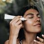 Kulit Berminyak dan Kusam? Ini 4 Rekomendasi Sunscreen Anti-Lengket Bikin Auto Glowing!