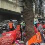 Trotoar Karet 'Disulap' Jadi Parkiran Liar, Dishub Turun Tangan Cabut Ratusan Pentil Motor
