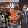 Hanya Bisa Tundukkan Kepala, Momen Bupati Klaten Resmi Berompi Oranye Menuju Sel Tahanan