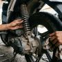 Sering Bawa Beban Berat? Ini 5 Kebiasaan yang Bikin Shockbreaker Motor Cepat Rusak