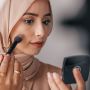 Bagaimana Cara Mengunci Bedak Padat agar Tidak Luntur saat Pakai Masker? Ikuti 7 Tips Ini