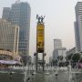 Spanduk Raksasa Greenpeace di Bundaran HI, Bencana Makin Parah, Hidup Makin Susah