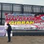 Massanya Tak Terlihat, Spanduk Besar 'Makzulkan Gibran' Terbentang di Pagar DPR