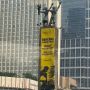 Bentangkan Spanduk Protes di Bundaran HI, 6 Aktivis Greenpeace Digelandang ke Polda Metro Jaya