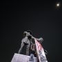 Tembus Penjagaan, Spanduk Protes 2 Tahun Rezim Prabowo Berkibar di Monumen Tugu Tani