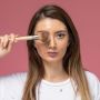 Bagaimana Urutan Pakai Bedak Tabur dan Bedak Padat yang Benar untuk Menghasilkan Makeup Tahan Lama?