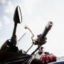 Pakai Spion Motor Cuma Satu, Apakah Bisa Kena Tilang Polisi? Ini Aturannya!