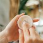 5 Loose Powder dengan Kandungan SPF untuk Makeup Halus Sekaligus Terlindungi dari Sinar UV