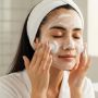 4 Hydrating Cleanser Buat Melembapkan Kulit yang Sedang Kering dan Sensitif