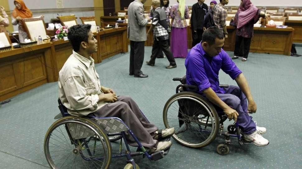 Para difabel mempertanyakan mengenai mekanisme komplain terkait keberadaan fasilitas bagi para penyandang disabilitas.