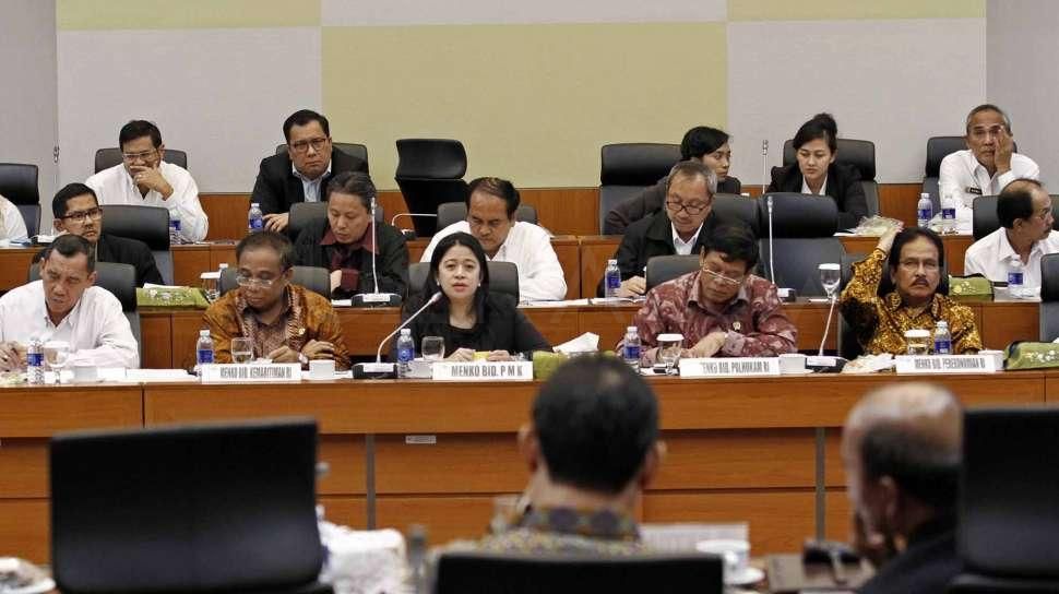 Rapat tersebut membahas rencana kerja dan anggaran Kementerian atau Lembaga Kementerian Koordinator dalam RAPBNP 2016.