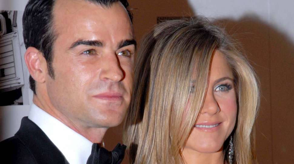 Jennifer Aniston Diberitakan Ikuti Jejak Angelina Jolie Bercerai